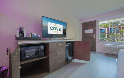 The Cove Hotel, Long Beach