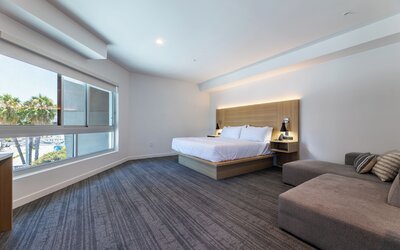 Hotel Mai Downtown Long Beach