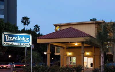Travelodge by Wyndham Long Beach Convention Center