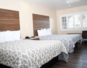 Travelodge by Wyndham Long Beach Convention Center