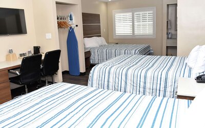 Travelodge by Wyndham Long Beach Convention Center