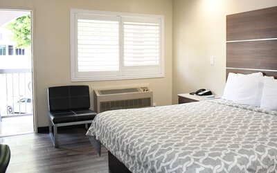 Travelodge by Wyndham Long Beach Convention Center