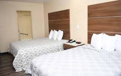 Travelodge by Wyndham Long Beach Convention Center