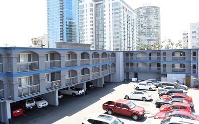 Travelodge by Wyndham Long Beach Convention Center