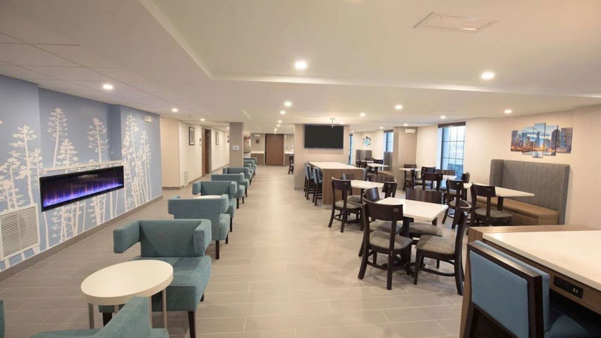 Dining area and coworking space at Sleep Inn Oakbrook Terrace.