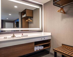 Anaheim Camelot Inn & Suites