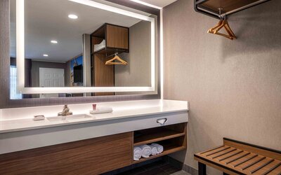 Anaheim Camelot Inn & Suites