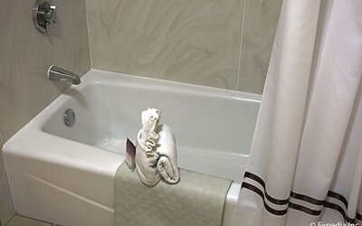 Anaheim Camelot Inn & Suites