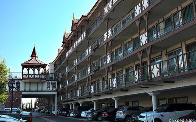 Anaheim Camelot Inn & Suites