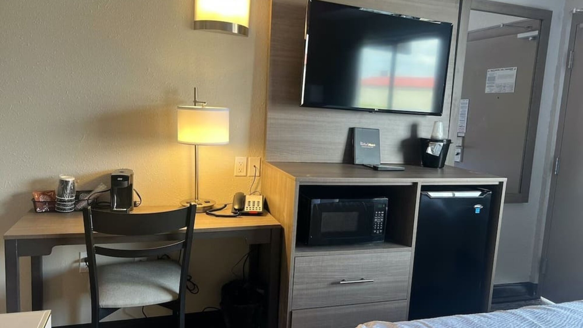 Day rooms with dedicated work desk for remote work at Red Roof Plus Bourbonnais.