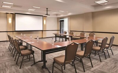 Meeting room at Hyatt Place Chicago/Hoffman Estates.