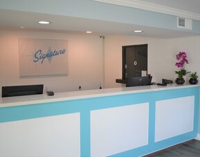 Signature Anaheim Maingate