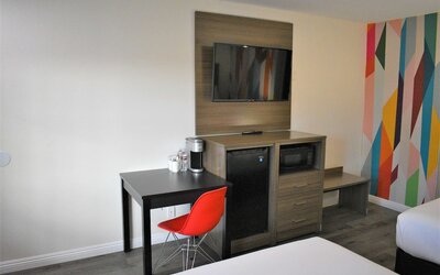 Signature Anaheim Maingate