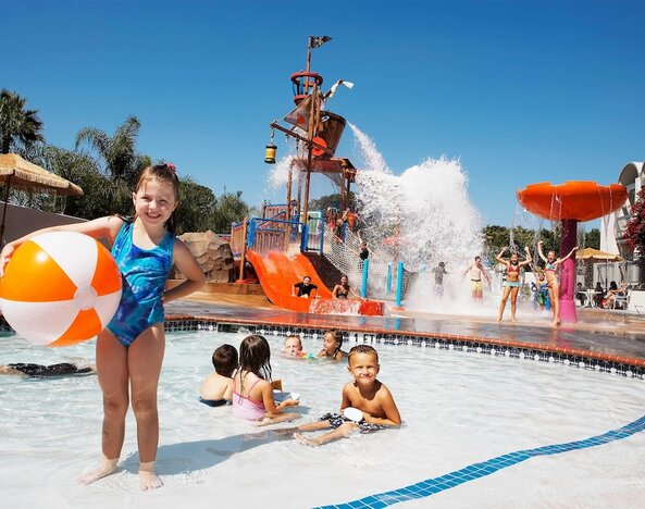 Howard Johnson by Wyndham Anaheim Hotel and Water Playground