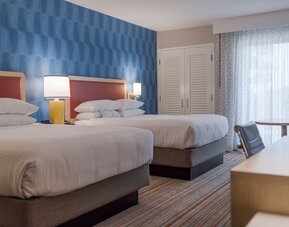 Howard Johnson by Wyndham Anaheim Hotel and Water Playground
