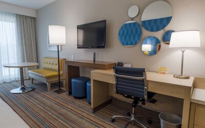 Howard Johnson by Wyndham Anaheim Hotel and Water Playground