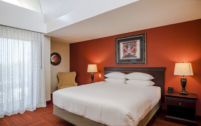 Howard Johnson by Wyndham Anaheim Hotel and Water Playground