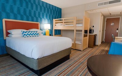 Howard Johnson by Wyndham Anaheim Hotel and Water Playground