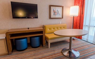 Howard Johnson by Wyndham Anaheim Hotel and Water Playground