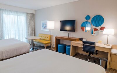 Howard Johnson by Wyndham Anaheim Hotel and Water Playground