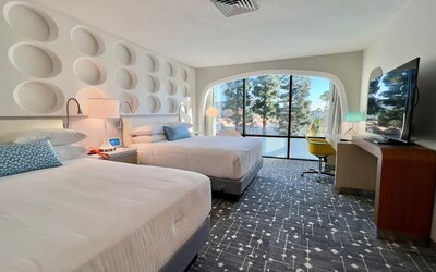 Howard Johnson by Wyndham Anaheim Hotel and Water Playground