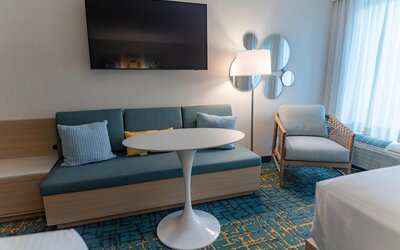 Howard Johnson by Wyndham Anaheim Hotel and Water Playground