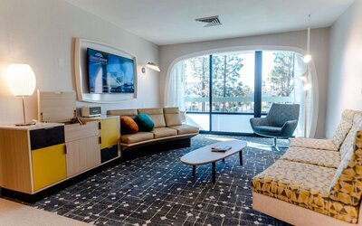 Howard Johnson by Wyndham Anaheim Hotel and Water Playground