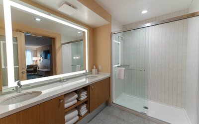 Howard Johnson by Wyndham Anaheim Hotel and Water Playground
