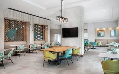 Dining area perfect for coworking at TownePlace Suites Nashville Midtown.