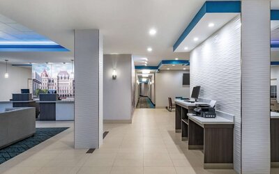 La Quinta Inn & Suites by Wyndham Latham Albany Airport