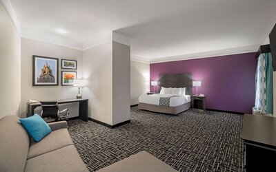 La Quinta Inn & Suites by Wyndham Latham Albany Airport