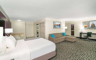 La Quinta Inn & Suites by Wyndham Latham Albany Airport