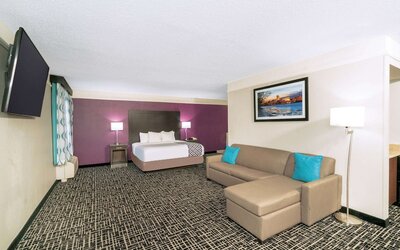 La Quinta Inn & Suites by Wyndham Latham Albany Airport