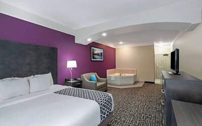 La Quinta Inn & Suites by Wyndham Latham Albany Airport