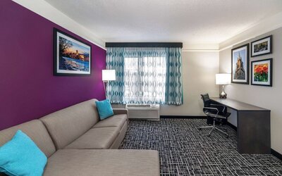 La Quinta Inn & Suites by Wyndham Latham Albany Airport