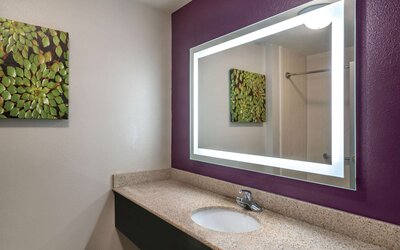 La Quinta Inn & Suites by Wyndham Latham Albany Airport