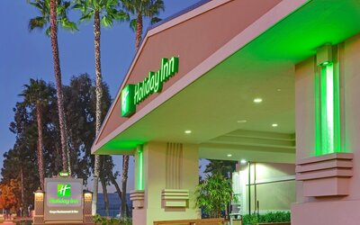 Holiday Inn Hotel & Suites Anaheim by IHG