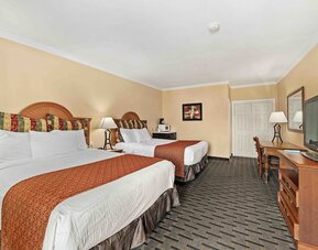 Lemon Tree Hotel & Suites Anaheim