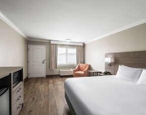 Solara Inn and Suites