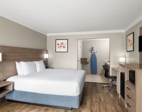 Solara Inn and Suites