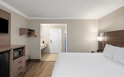 Solara Inn and Suites