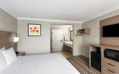 Solara Inn and Suites