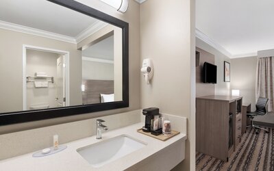 Solara Inn and Suites
