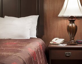 Castle Inn and Suites