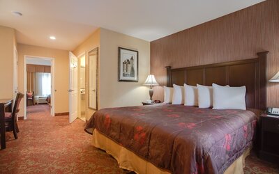 Castle Inn and Suites