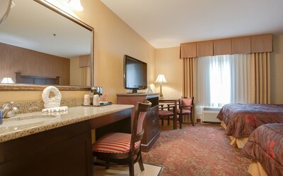 Castle Inn and Suites