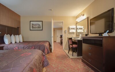 Castle Inn and Suites