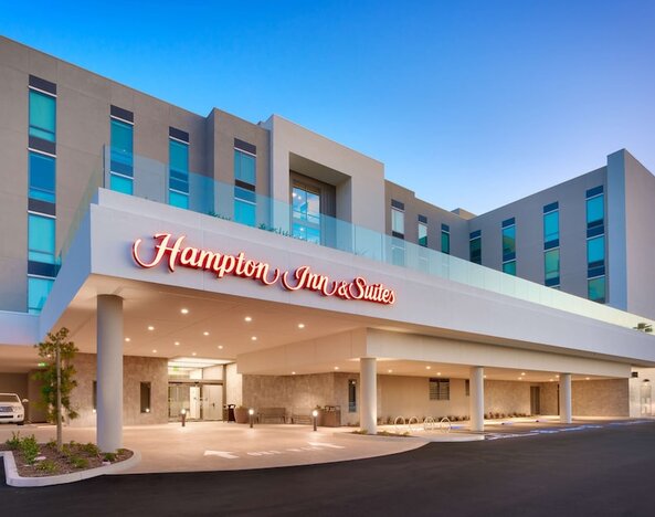 Hampton Inn  & Suites Anaheim Resort Convention Center