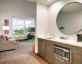 Hampton Inn  & Suites Anaheim Resort Convention Center