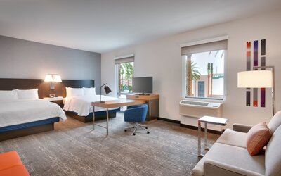 Hampton Inn  & Suites Anaheim Resort Convention Center